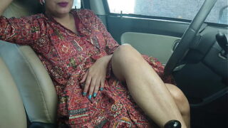 Beautiful Telugu woman was fuckingby her hubby in car